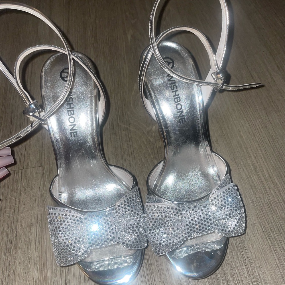 Wishbone Silver Rhinestone Bow Heels - Picture 2 of 4